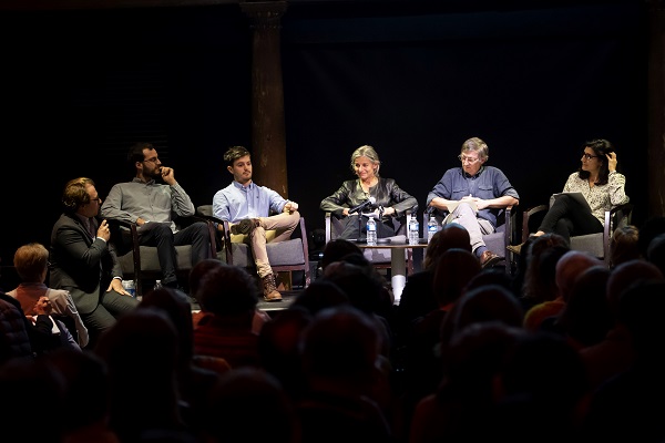 Cinq intervenants sur l’estrade lors de la conférence sur les piétons du Grand Paris à la Maison de l’Architecture en Île-de-France