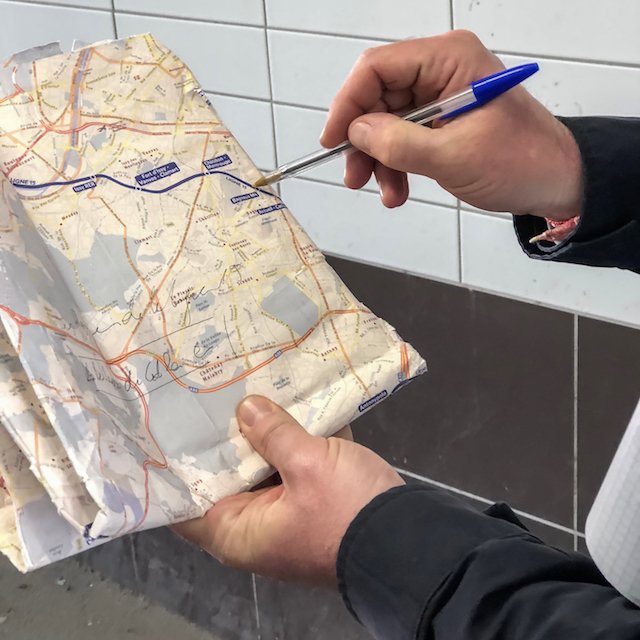 Carte du Grand Paris vue de près, dans le cadre d’une balade urbaine sur le tracé de la ligne 15 sud du Grand Paris Express