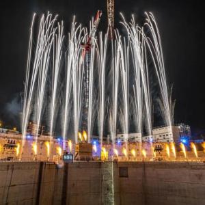 Spectacle pyrotechnique de Groupe F lors du KM8 sur le chantier de la gare de Villejuif-Institut Gustave Roussy 